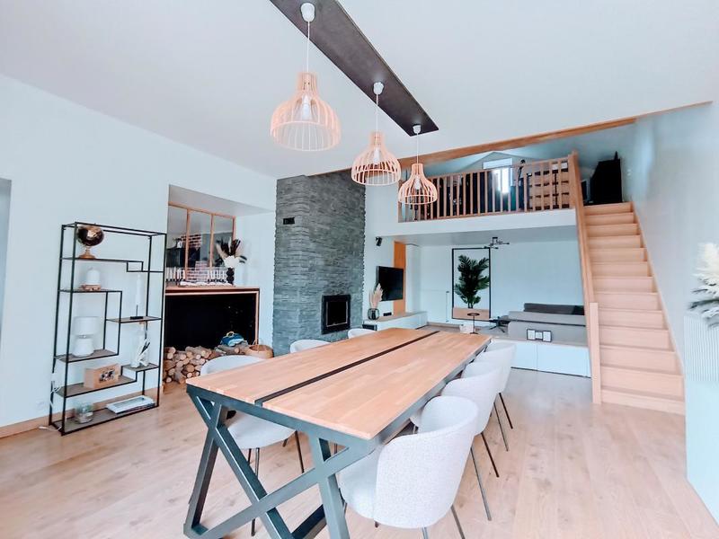 Maison - 220 m² - 12 pièces