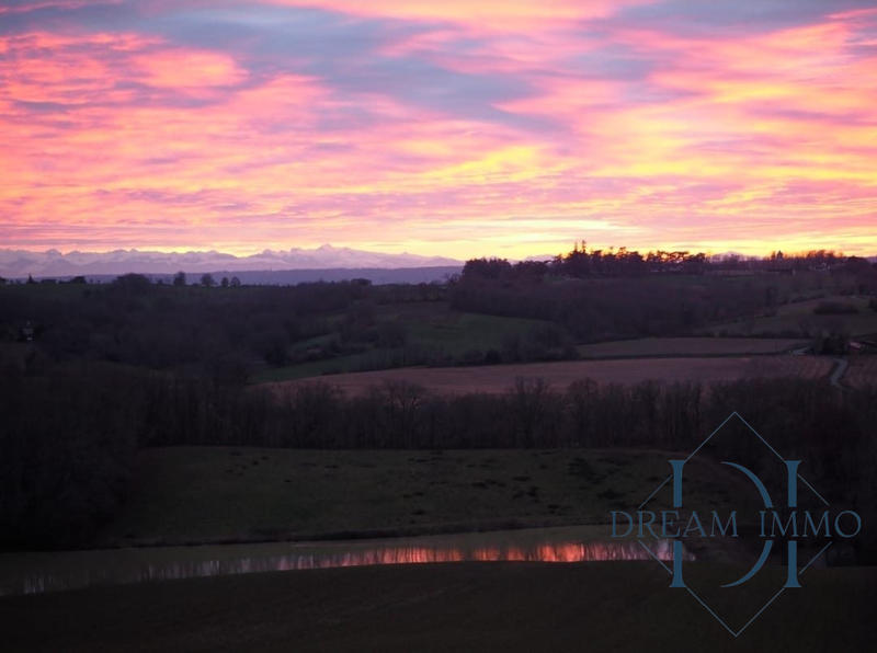 Maison - 420 m² - 11 pièces