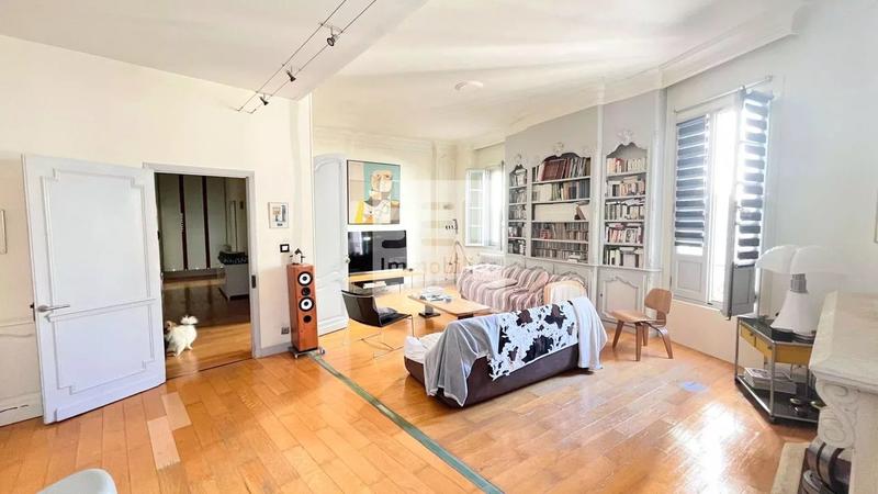 Appartement - 205 m² - 6 pièces