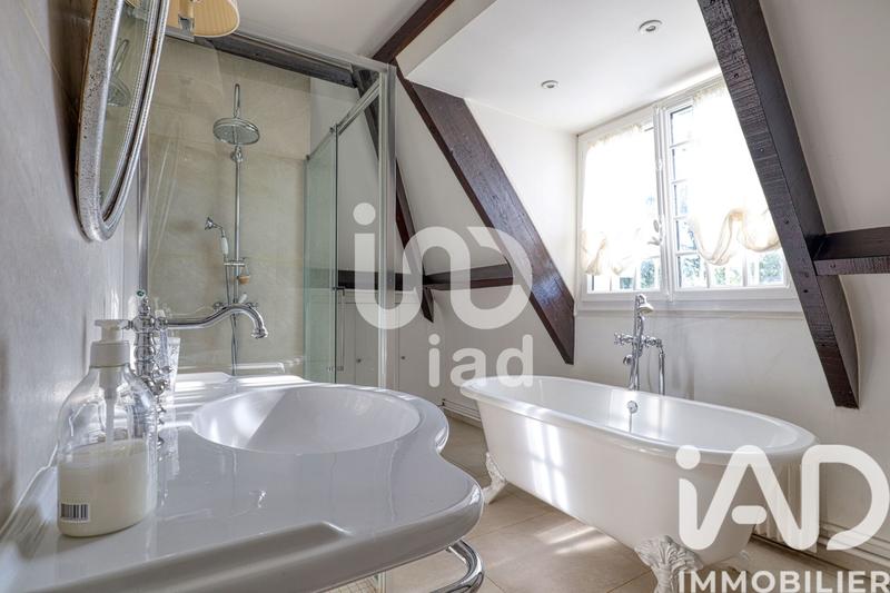 Maison - 232 m² - 7 pièces