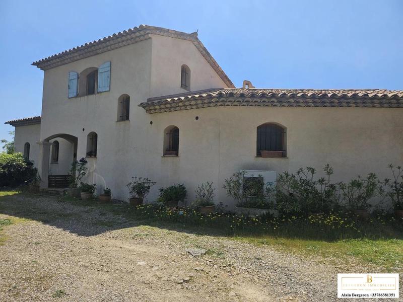 Maison traditionnelle - 157 m² - 6 pièces