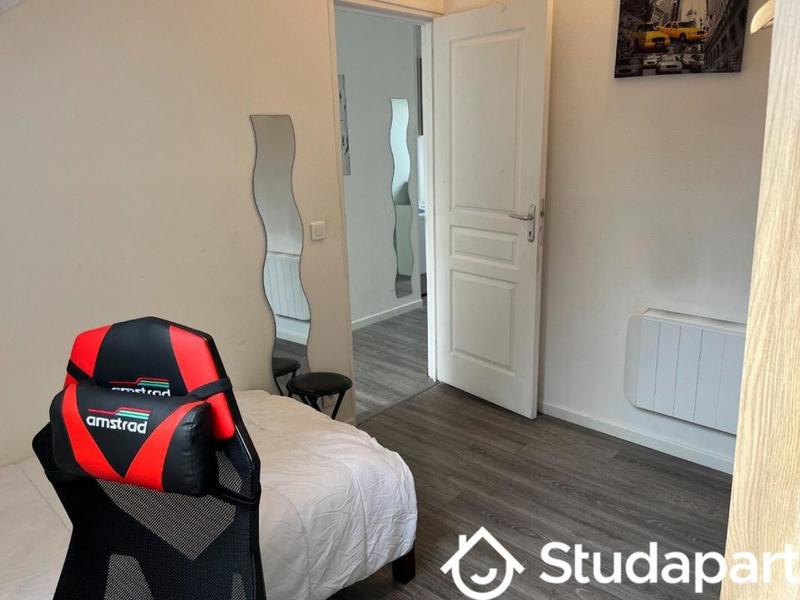 Chambre - 11 m² - 1 pièce