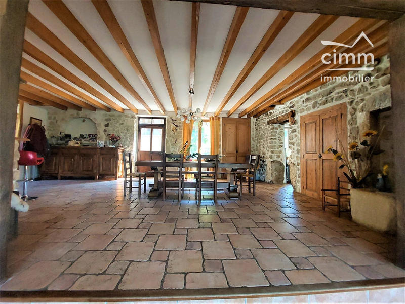 Maison - 215 m² - 7 pièces