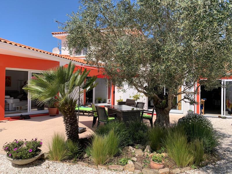 Maison traditionnelle - 196 m² - 5 pièces