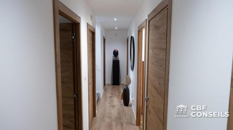 Maison - 247 m² - 7 pièces