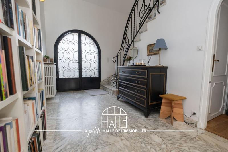 Maison - 228 m² - 8 pièces