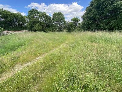 Terrain constructible - 1 040 m²
