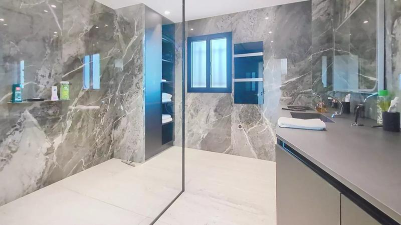 Maison - 263 m² - 8 pièces