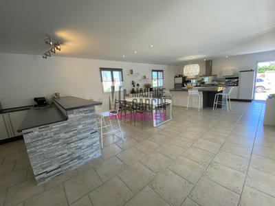 Maison - 201 m² - 4 pièces