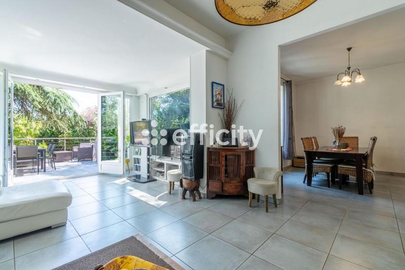 Maison - 182 m² - 8 pièces