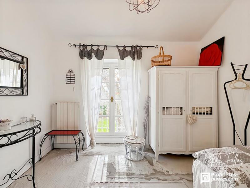 Maison - 205 m² - 9 pièces