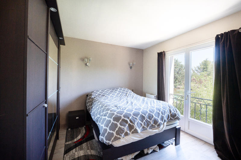 Propriété - 325 m² - 8 pièces