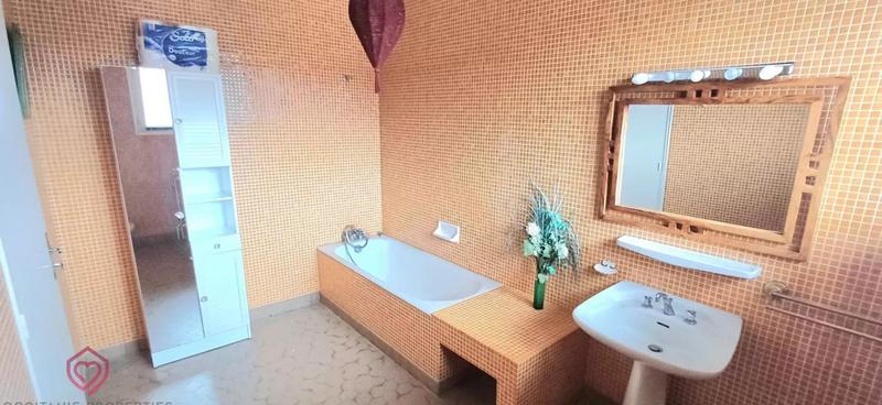 Maison - 263 m² - 9 pièces