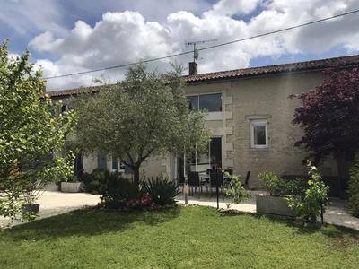 Maison en pierre - 200 m² - 6 pièces