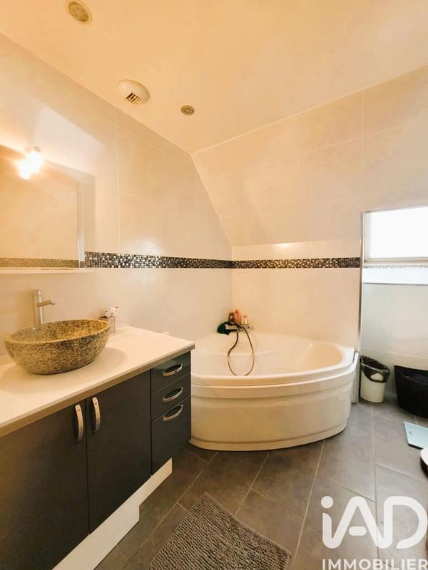 Maison - 140 m² - 6 pièces