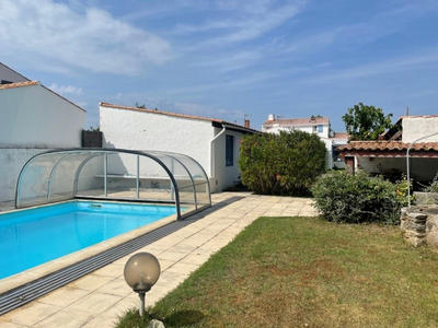 Maison - 261 m² - 8 pièces