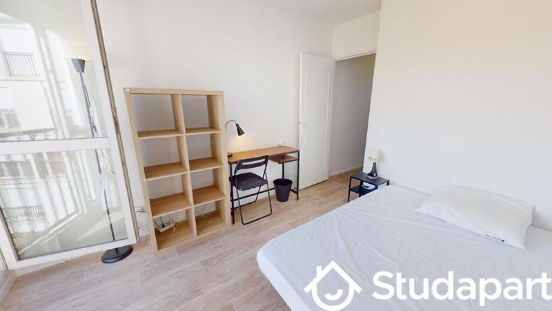 Chambre - 75 m² - 1 pièce