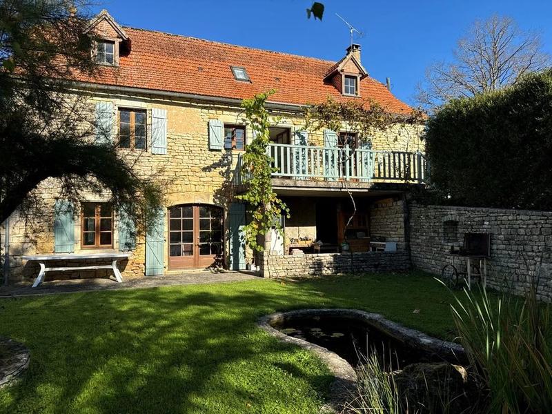 Maison en pierre - 206 m² - 8 pièces