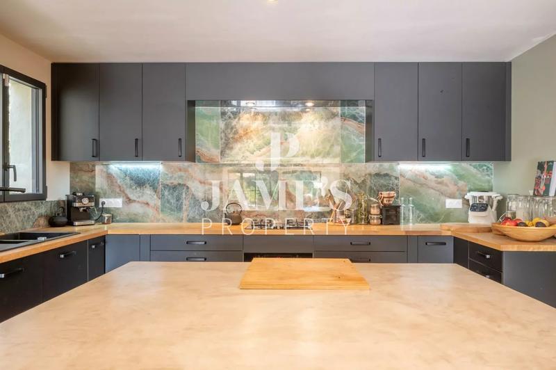 Maison - 180 m² - 5 pièces