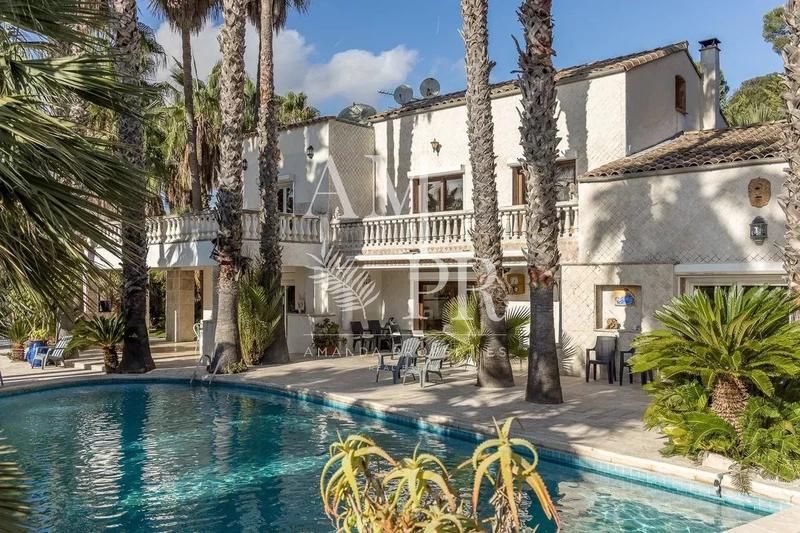 Villa - 518 m² - 10 pièces