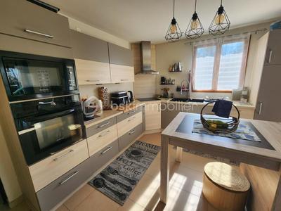 Maison traditionnelle - 260 m² - 7 pièces