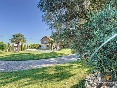 Maison - 210 m² - 6 pièces