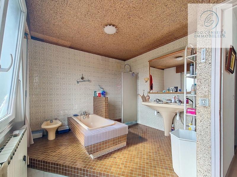 Maison traditionnelle - 198 m² - 8 pièces