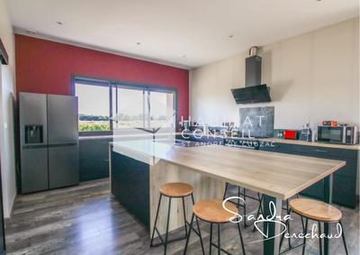 Maison - 240 m² - 7 pièces