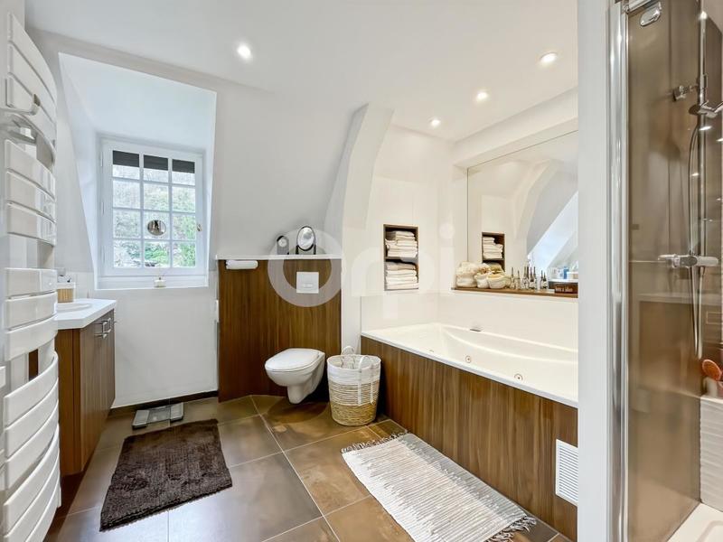 Maison - 231 m² - 8 pièces