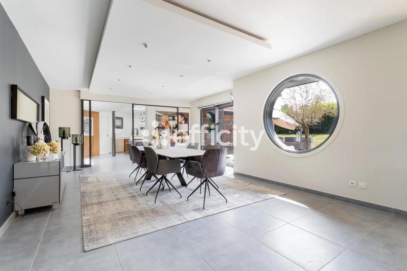 Maison - 315 m² - 8 pièces