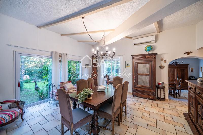 Maison - 240 m² - 6 pièces