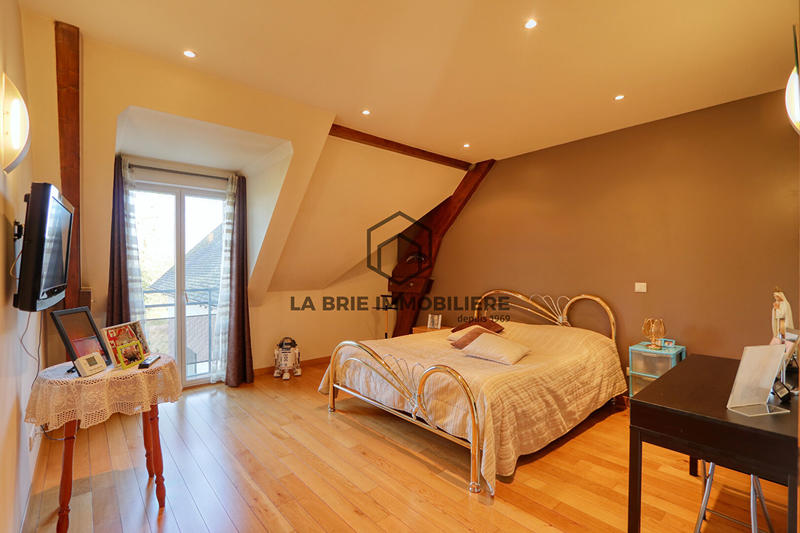 Maison - 313 m² - 7 pièces