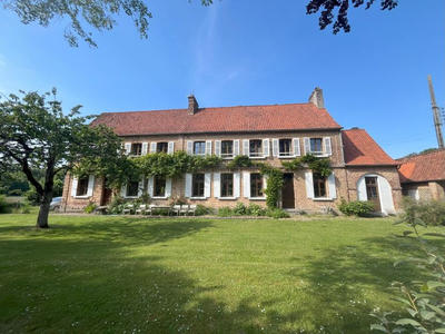 Maison - 284 m² - 9 pièces