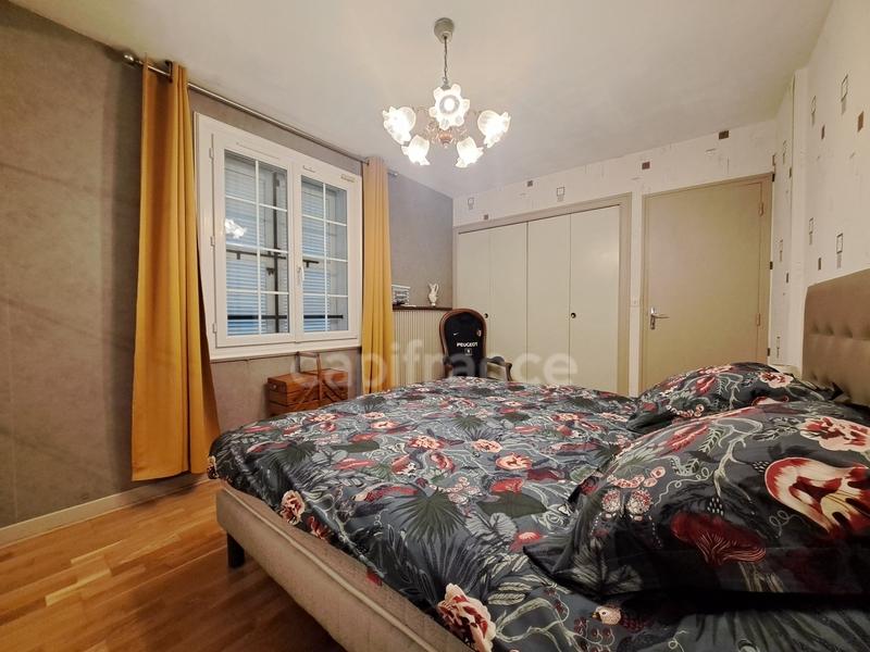 Pavillon - 102 m² - 7 pièces