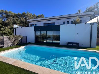 Maison - 207 m² - 8 pièces