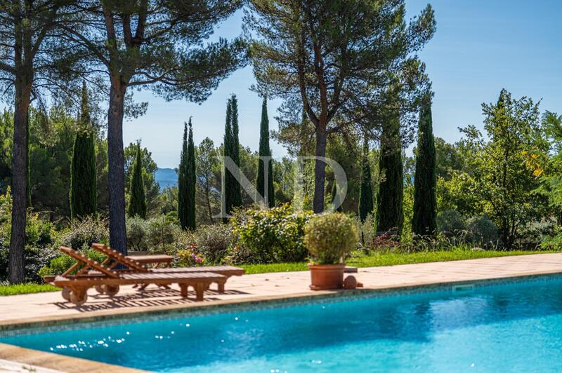 Maison - 455 m² - 12 pièces