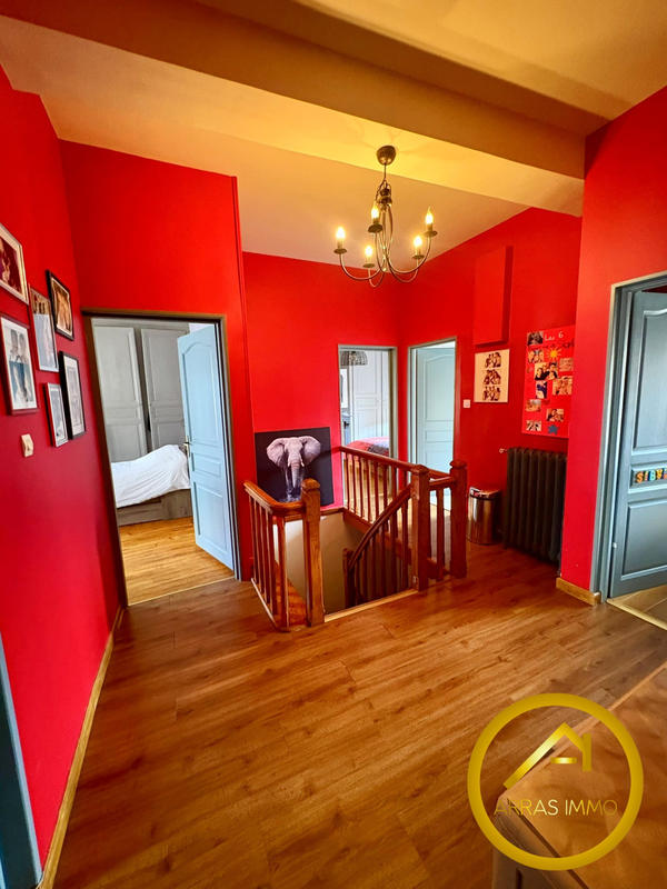 Maison - 260 m² - 8 pièces