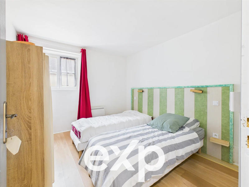 Maison - 275 m² - 10 pièces