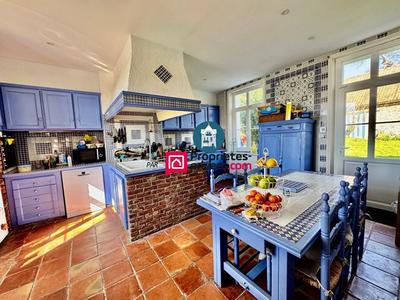 Maison - 271 m² - 10 pièces