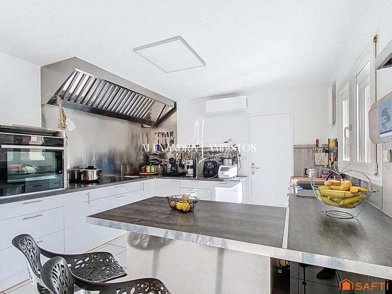 Maison - 248 m² - 10 pièces