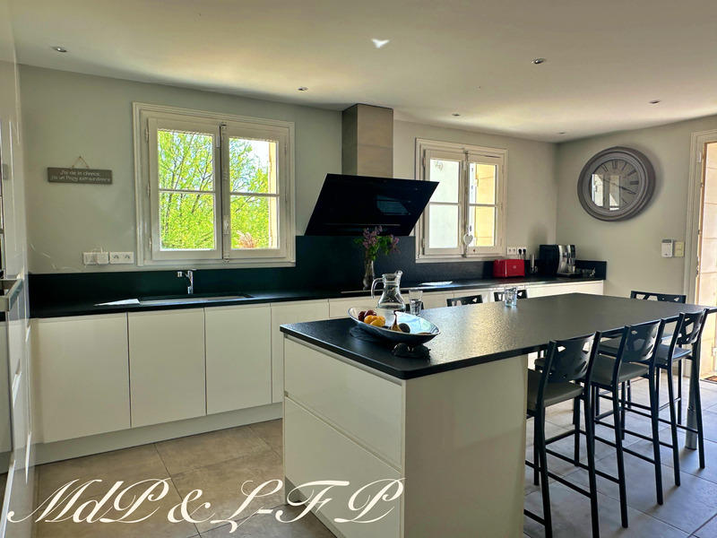 Maison de maîtres - 485 m² - 10 pièces