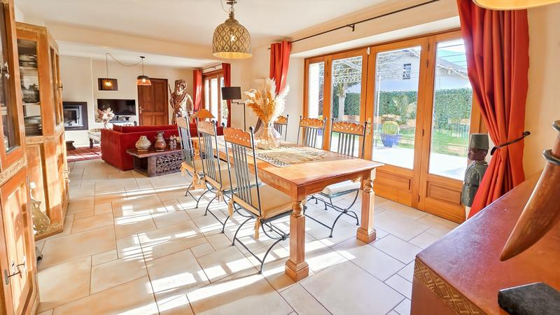 Maison - 245 m² - 7 pièces