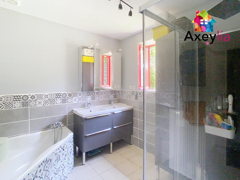 Maison - 257 m² - 7 pièces