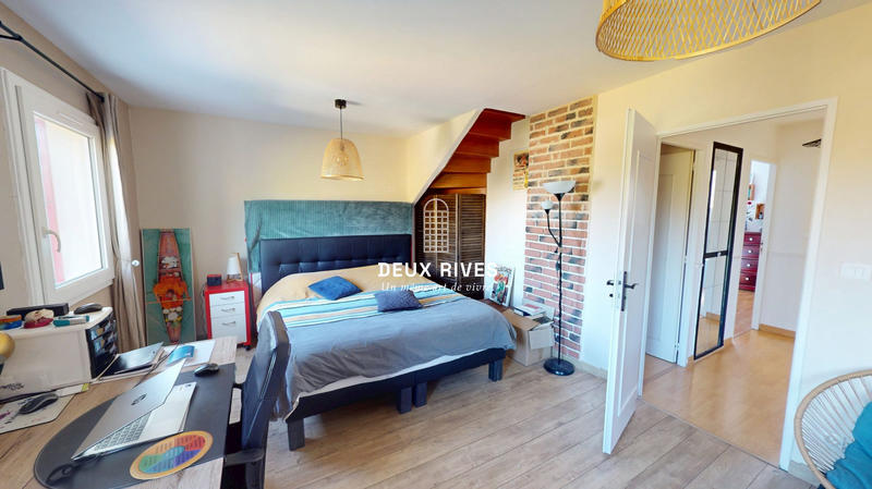 Maison traditionnelle - 198 m² - 6 pièces