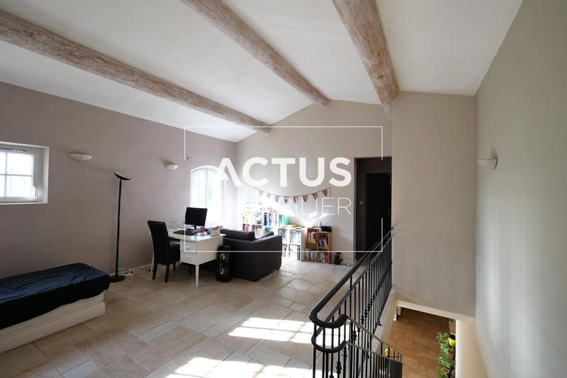 Maison - 213 m² - 7 pièces