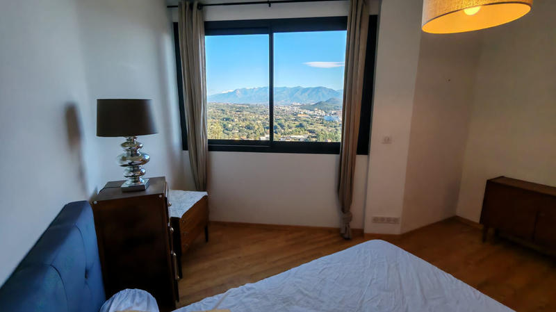 Appartement - 99 m² - 4 pièces