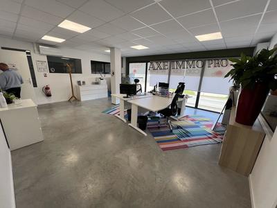 Bureau - 150 m² - 6 pièces