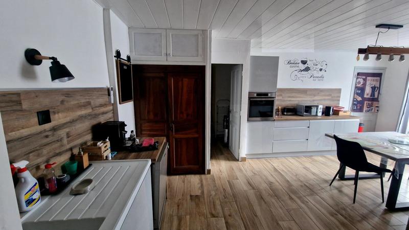 Maison - 280 m² - 9 pièces