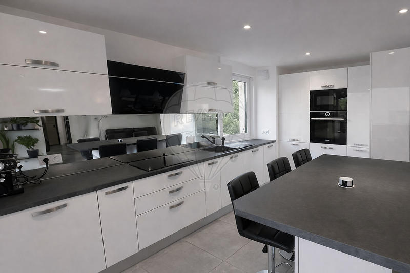 Appartement - 80 m² - 4 pièces