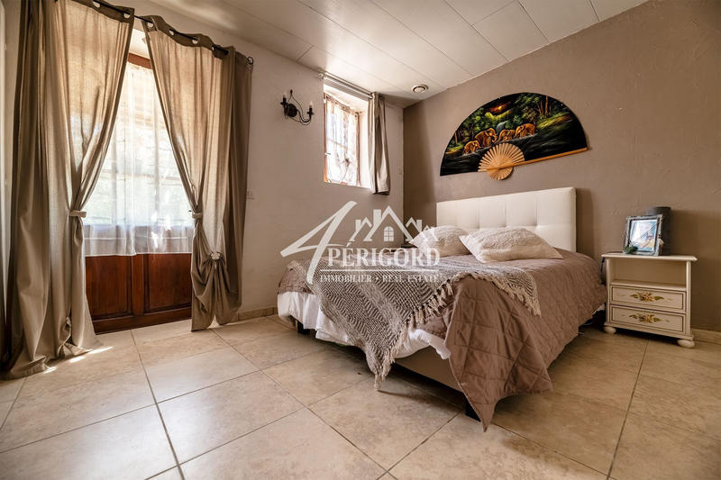 Maison ancienne - 360 m² - 13 pièces